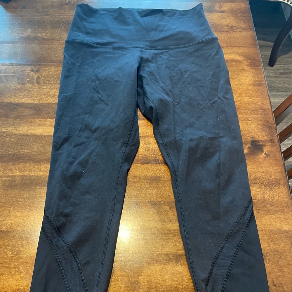LuluLemon Scalloped Cropped Legging